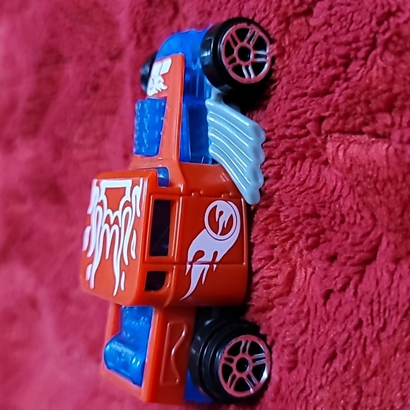 2015 Hot Wheels Bone Shaker Red Blue Plastic Body Toy - Picture 2 of 5